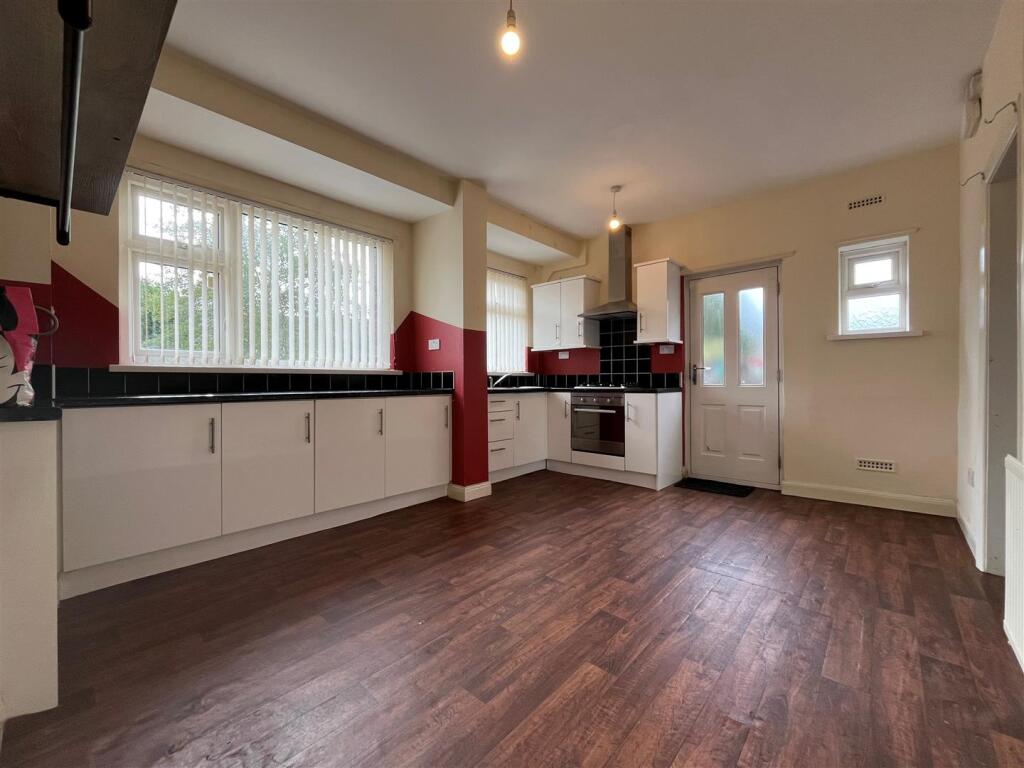 kitchen 1.jpg