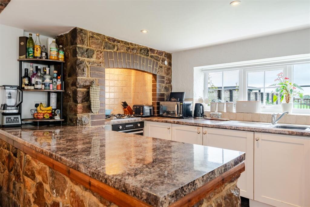 MT 109 Claverhma Road, Claverham, BS49 4LE 18.jpg