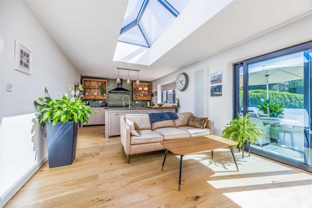 15 Sinah Lane, Hayling Island-Small-PorticoMarketi