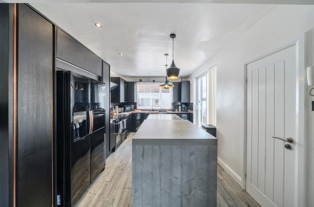 1297866-14-683096a2371ea-ARW