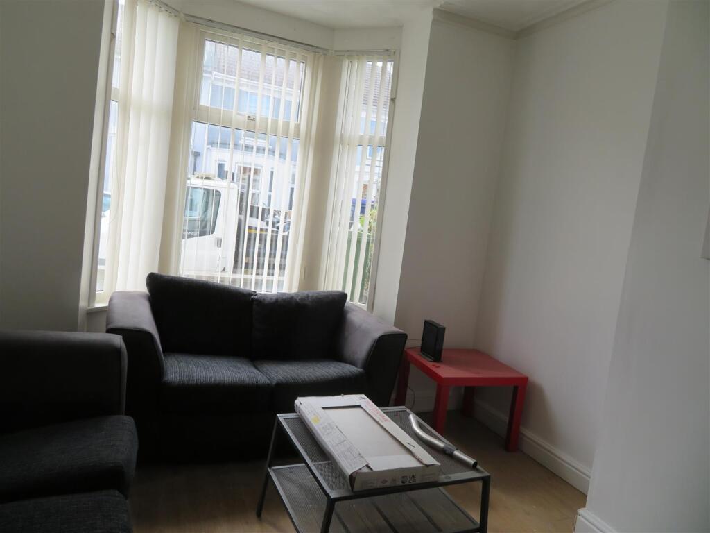 14 Wheatstone Lounge.JPG