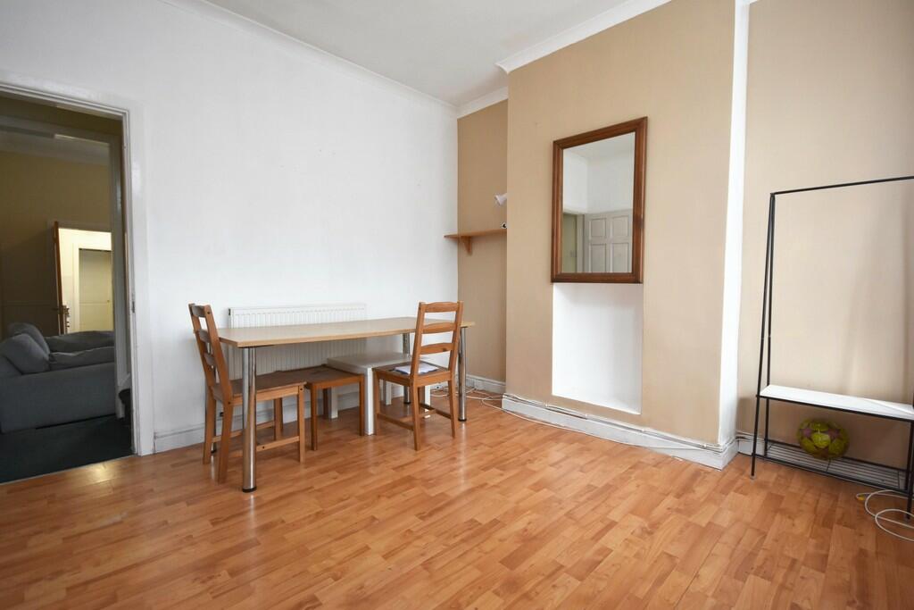 Front Room-min