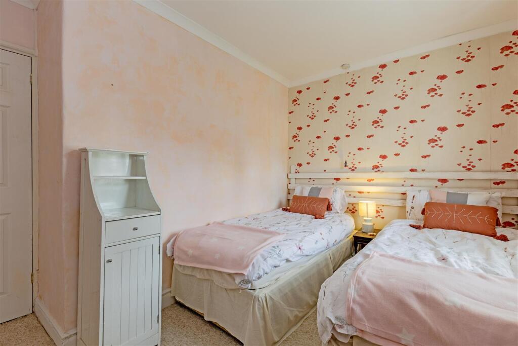 Bedroom 2-2.jpg