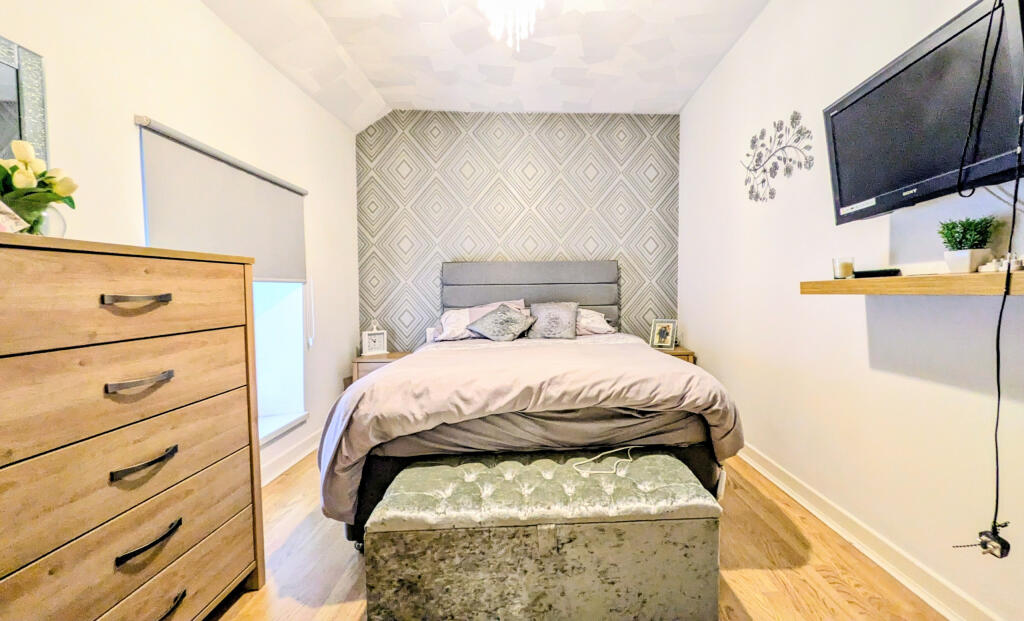 PXL_20251107_125945086.MP~2