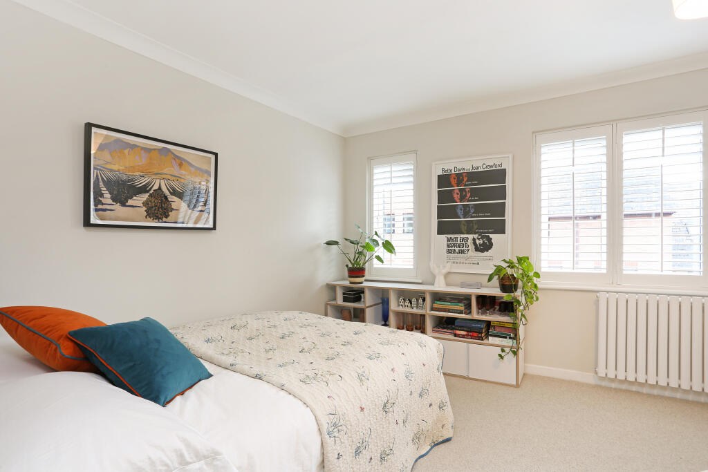 Flat 7, Carrara Whar