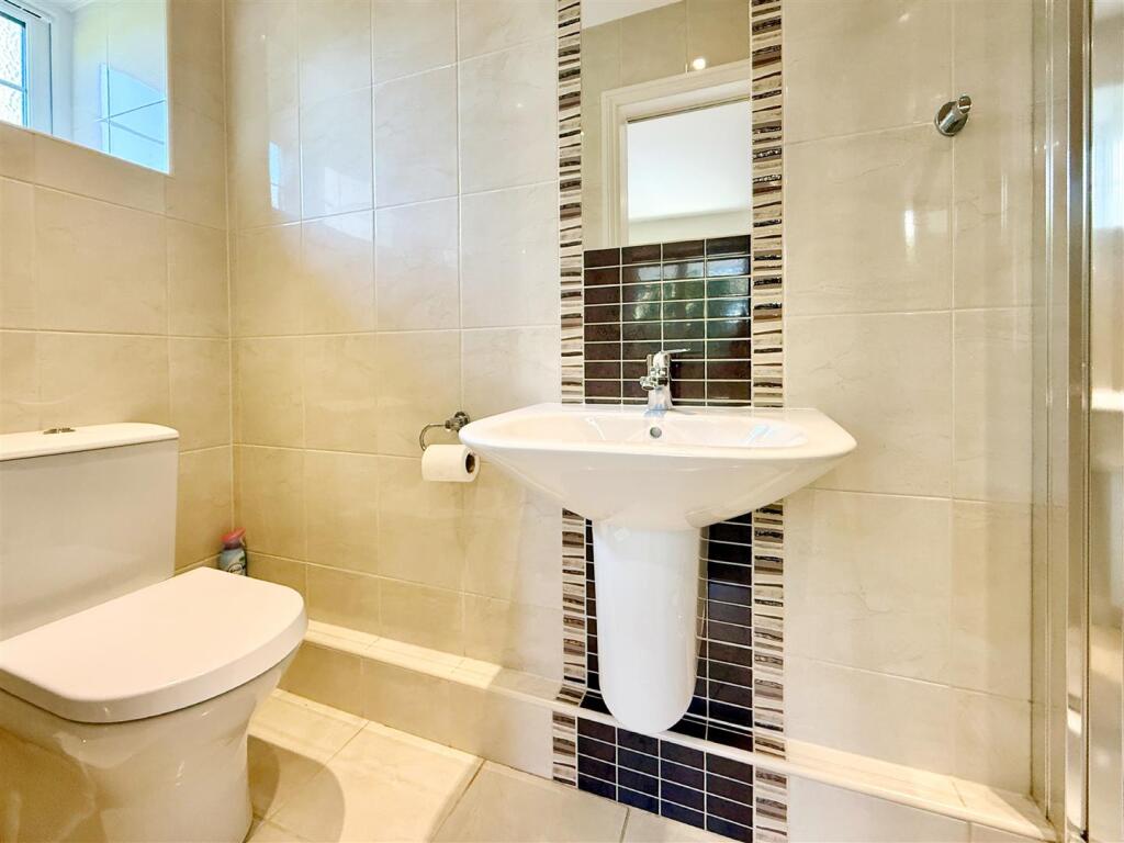 Downstairs En Suite.JPG