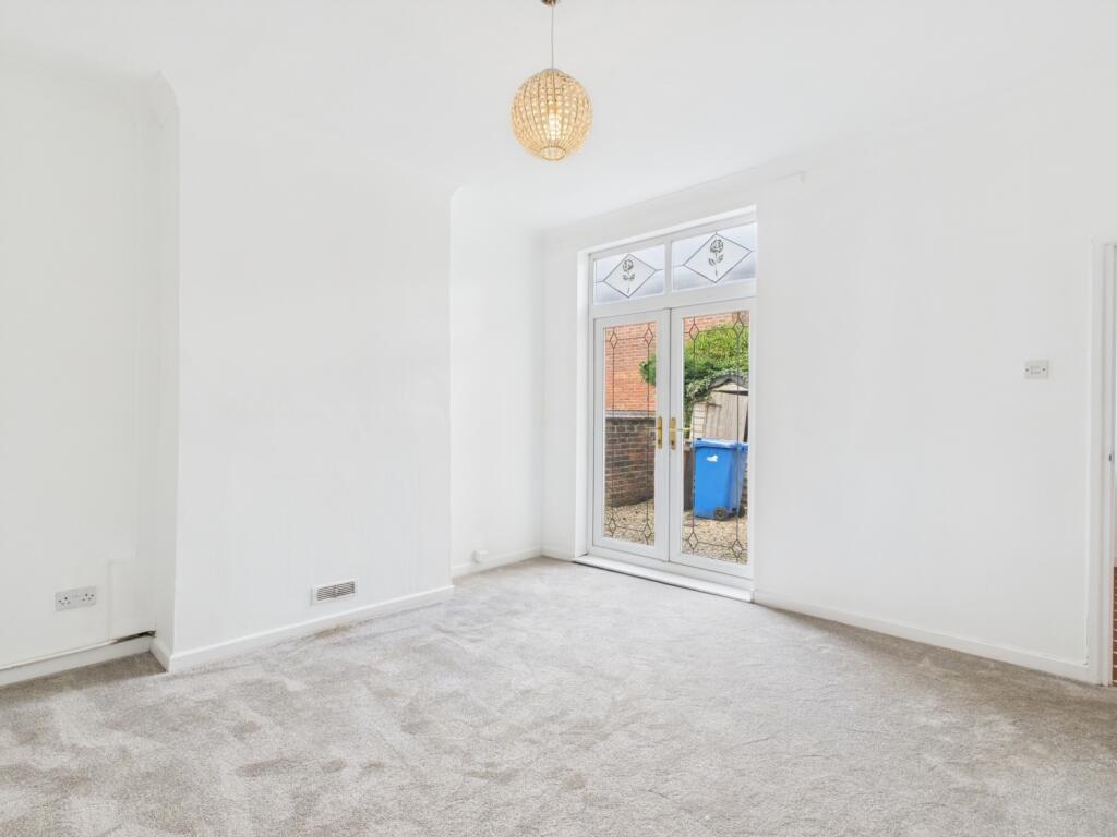 CAM04634G0-PR0027-STILL003