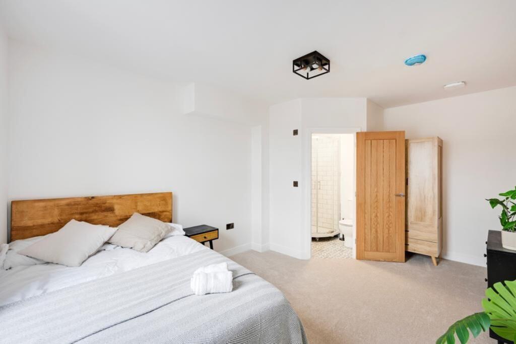 A bright and clean double bedroom featuring a b...