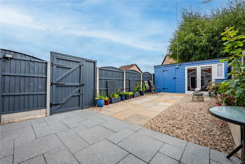 2 St James Close-5.jpg