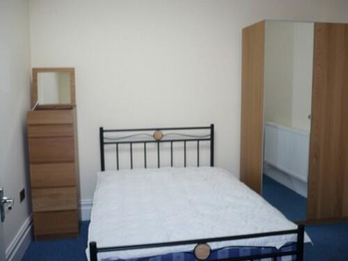 46 WLR bed 2 078.jpg