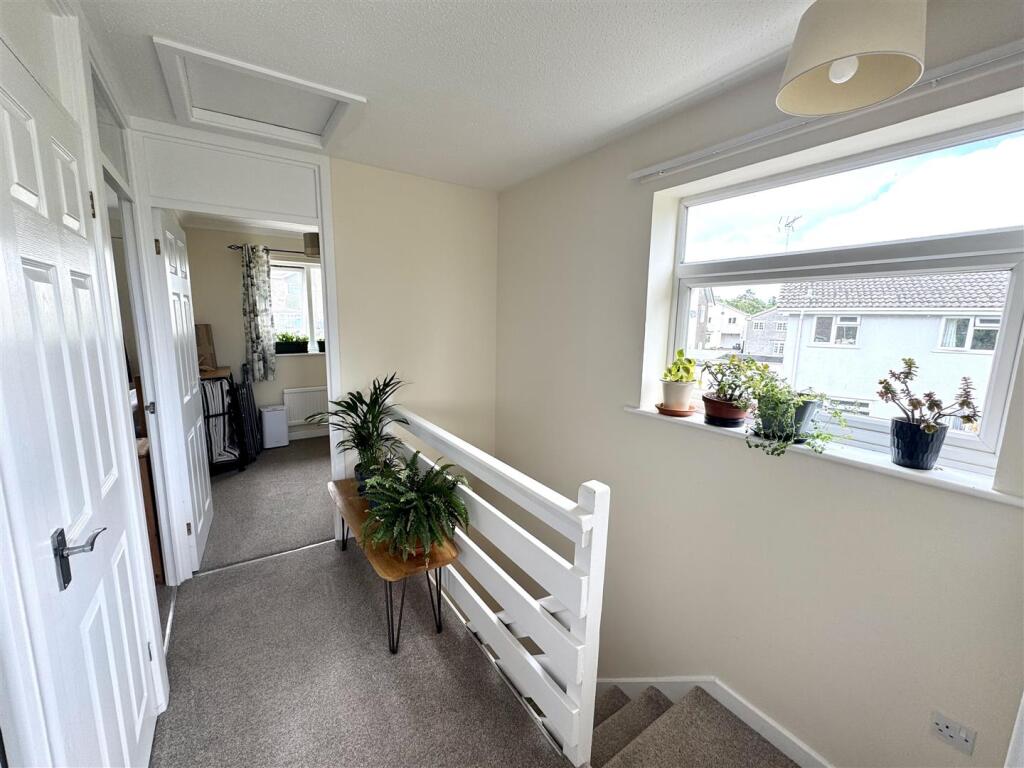 FIRT FLOOR STAIRS AND LANDING