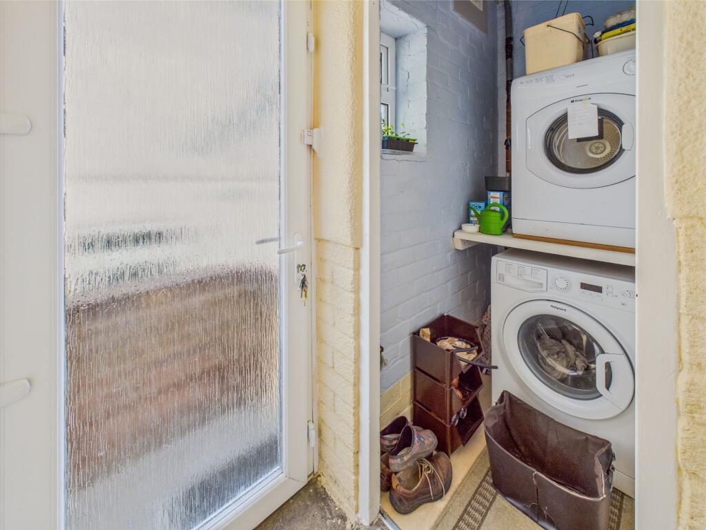 Side Entry and WC / Utility Room