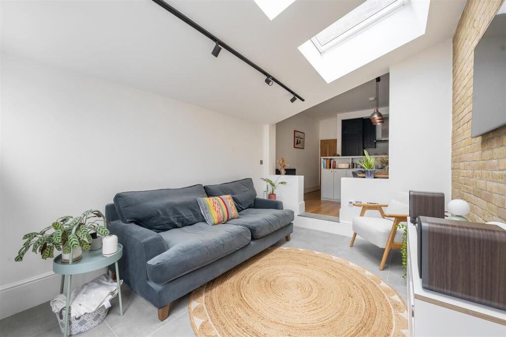Colchester Road, E10