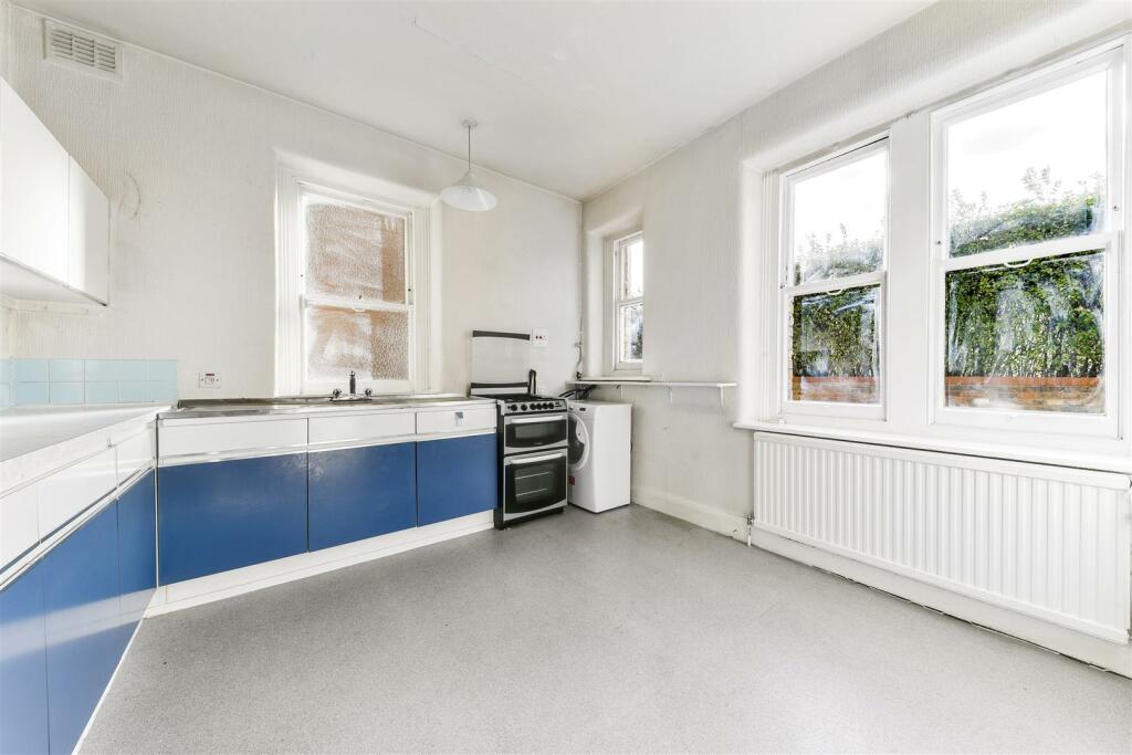 Kitchen:
