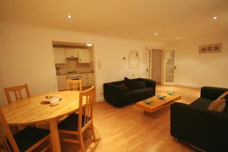 BM8upper livingroom3.JPG