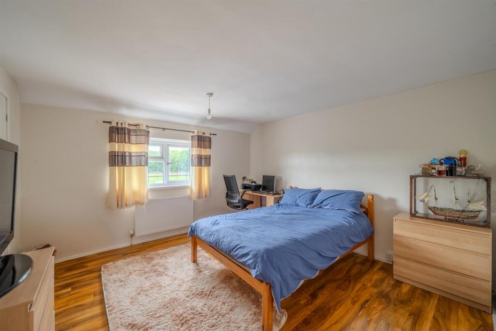 92 Court Farm Road-6.jpg
