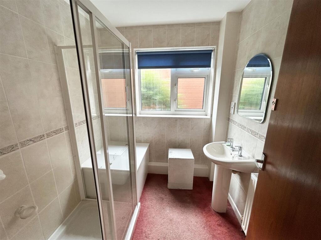 SHOWER ROOM