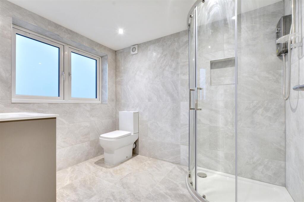 Ensuite 1.jpeg
