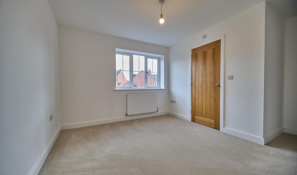 Russett Close BW  2.jpg