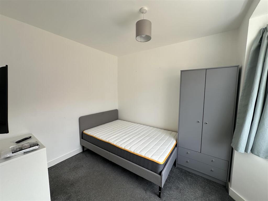 26 Bridgman Grove_Room1.jpeg