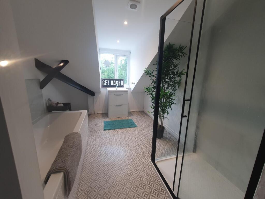 A modern and spacious bathroom suite featuring ...