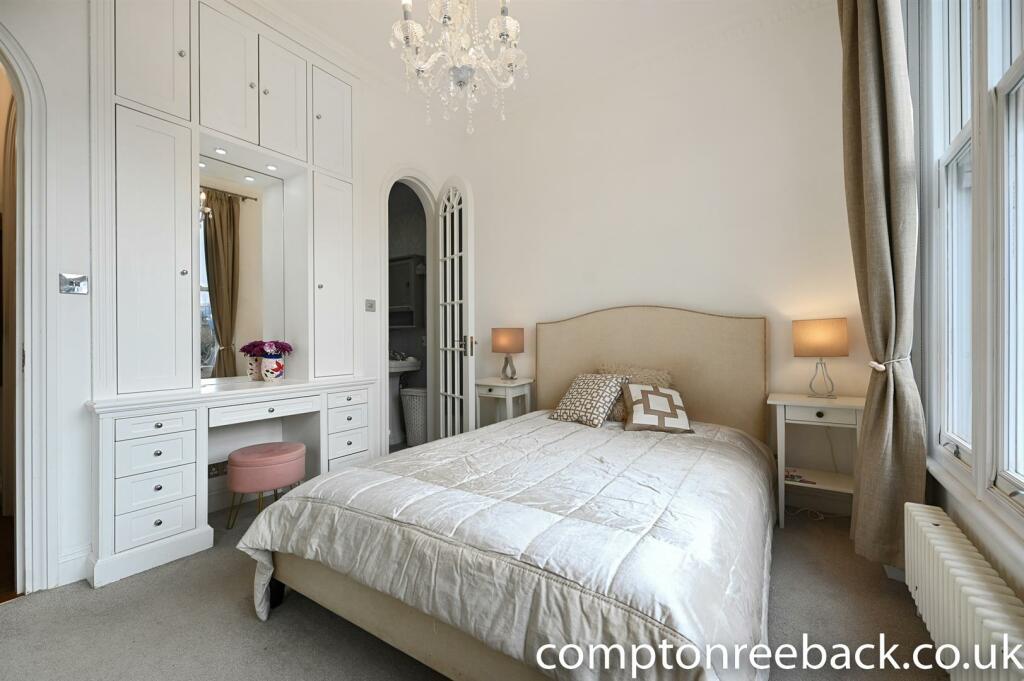 CR - FFF, Sutherland Avenue - BedroomA1 (1).jpg