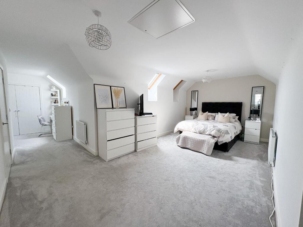 Principal bedroom.jpg