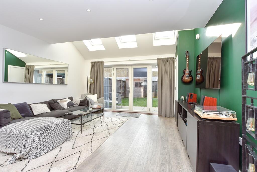 Kitchen/ Living Area