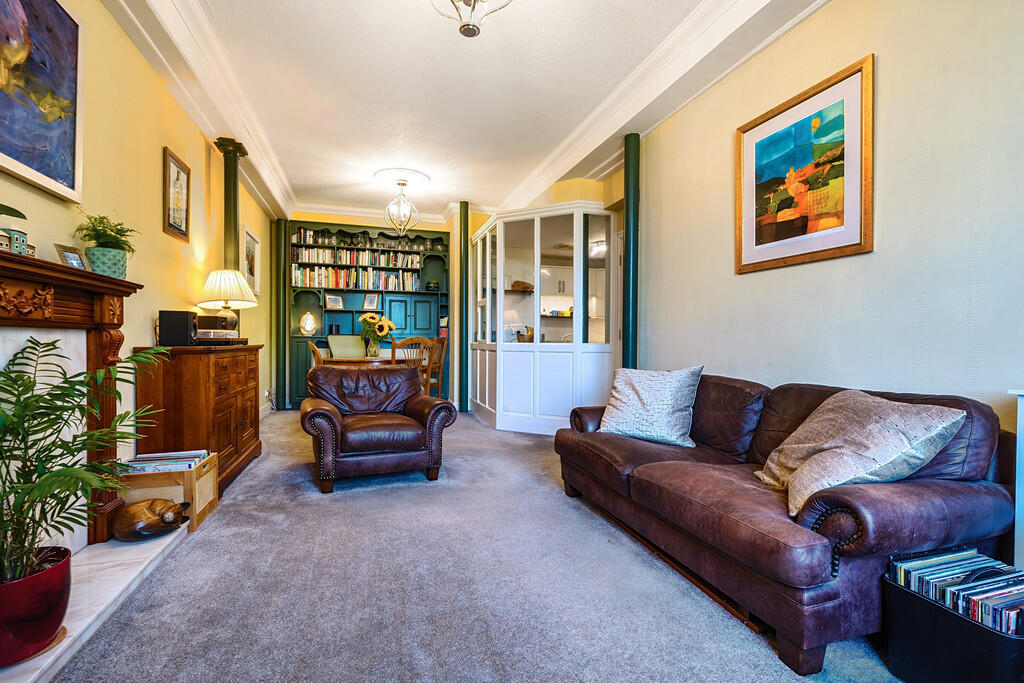 Living/Dining Roo...