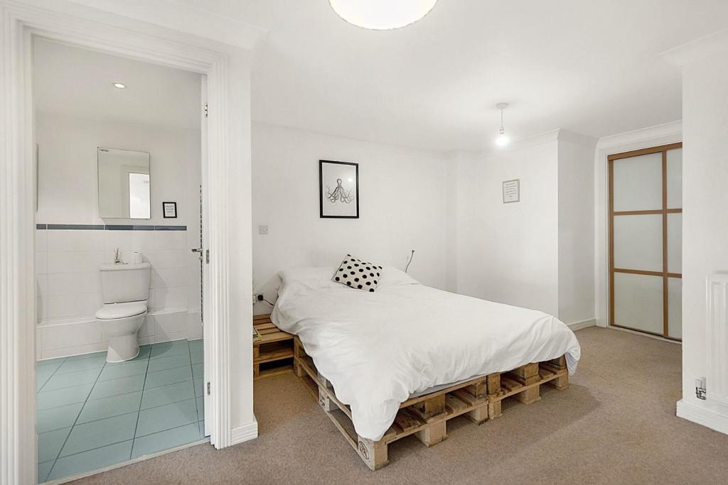 Bedroom (3).jpg