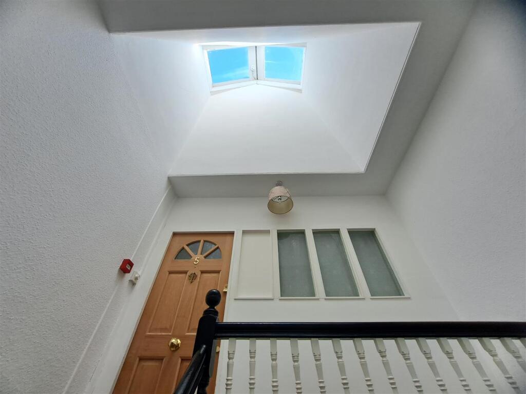 Flat 5 - Communal - Approach Skylight.jpg