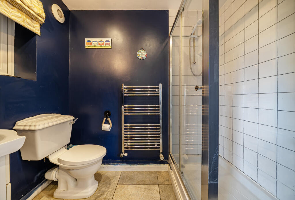 1365497-5-68f7851...