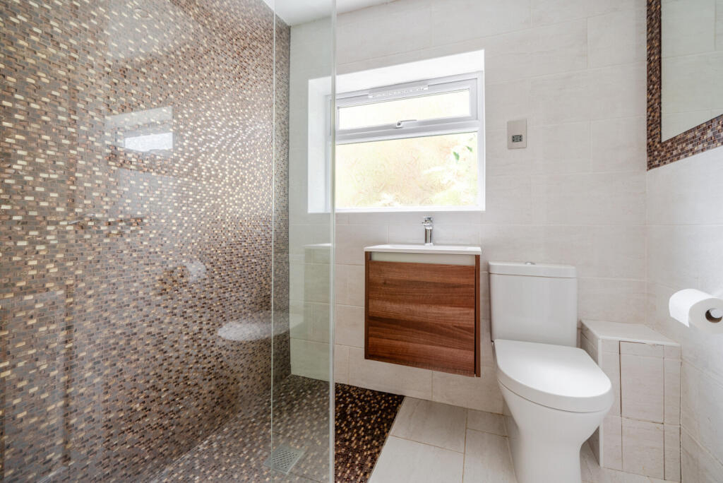 1320298-13-686bb9...