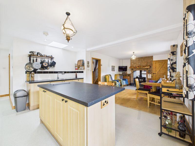 KITCHEN / LIVING ROOM