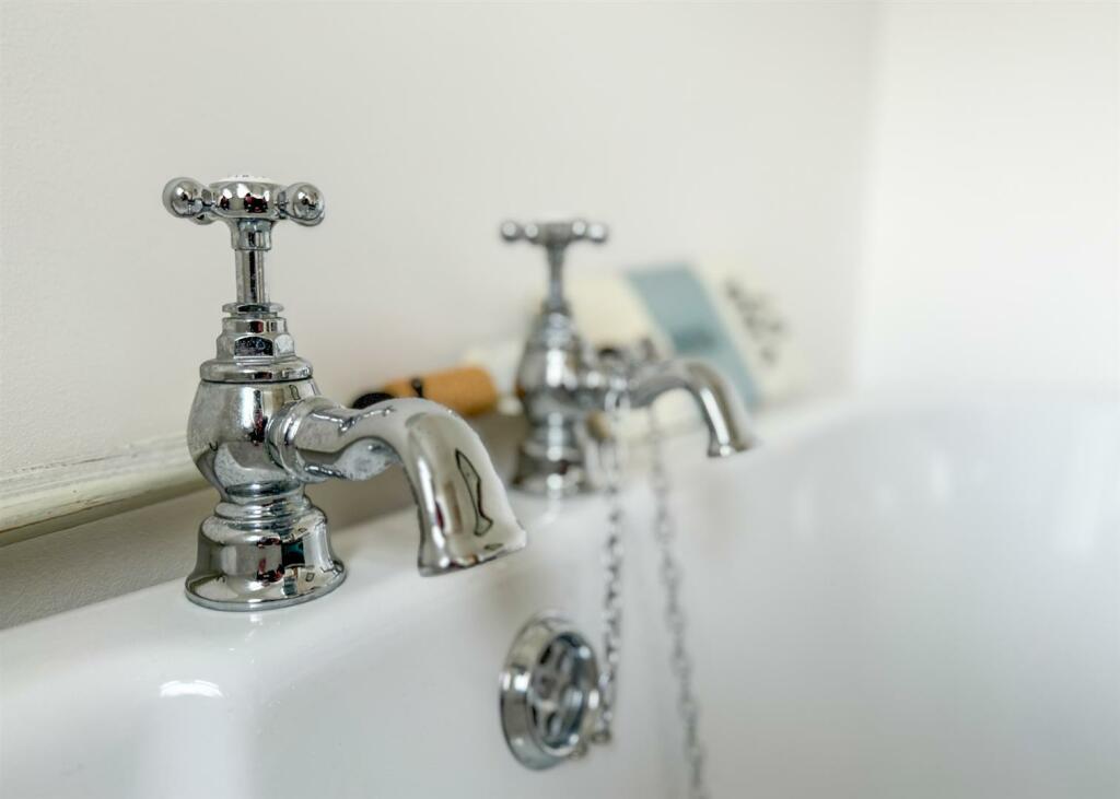 DOWNSTAIRS BATHROOM