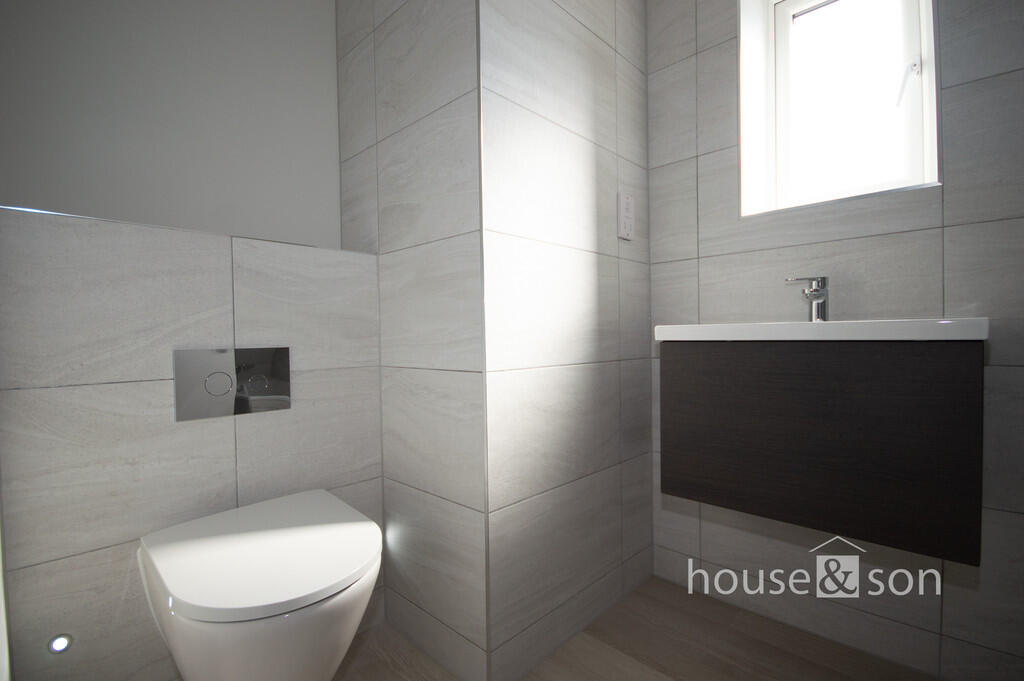 Bathroom1
