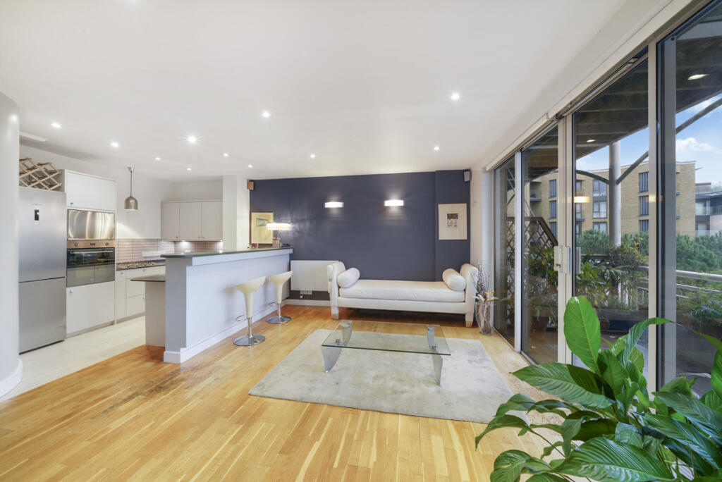 Kew Bridge Road, London, TW8
