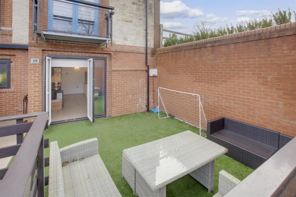 15 Uplands House, Four Ashes Road, HP15 6DY-13.jpg