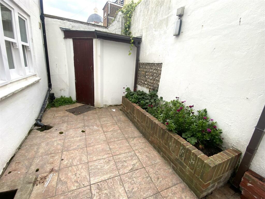 Patio 2.jpg