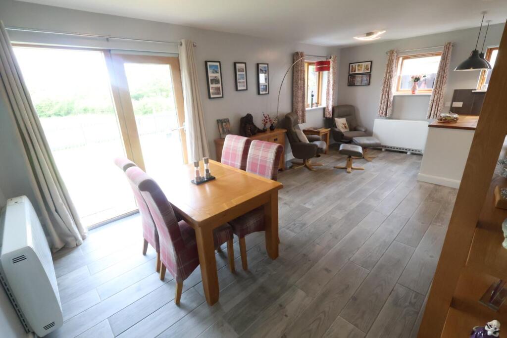 KITCHEN/DINING/SITTING ROOM