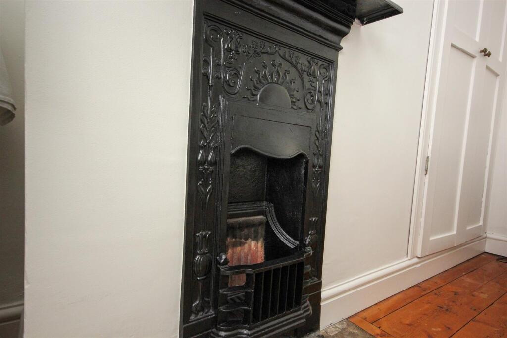 Bedroom Fire Place.jpg