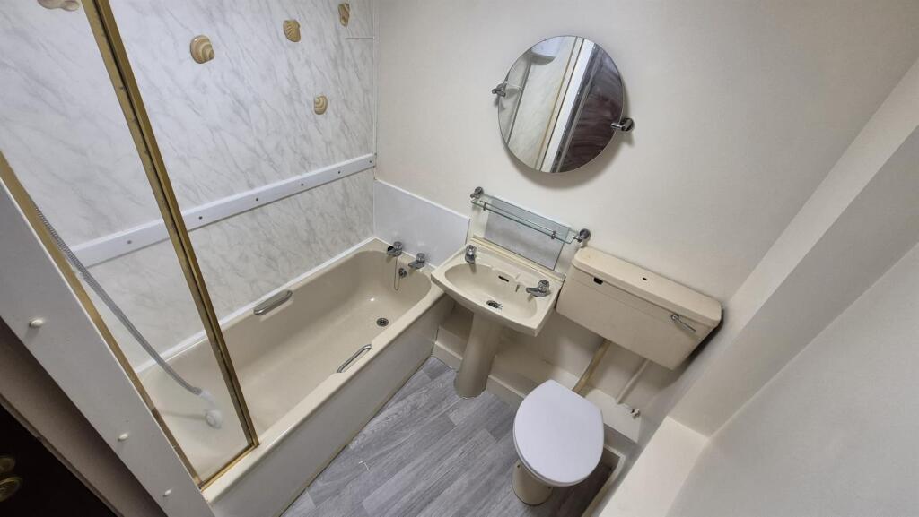 1-17DS Bathroom 1.jpeg