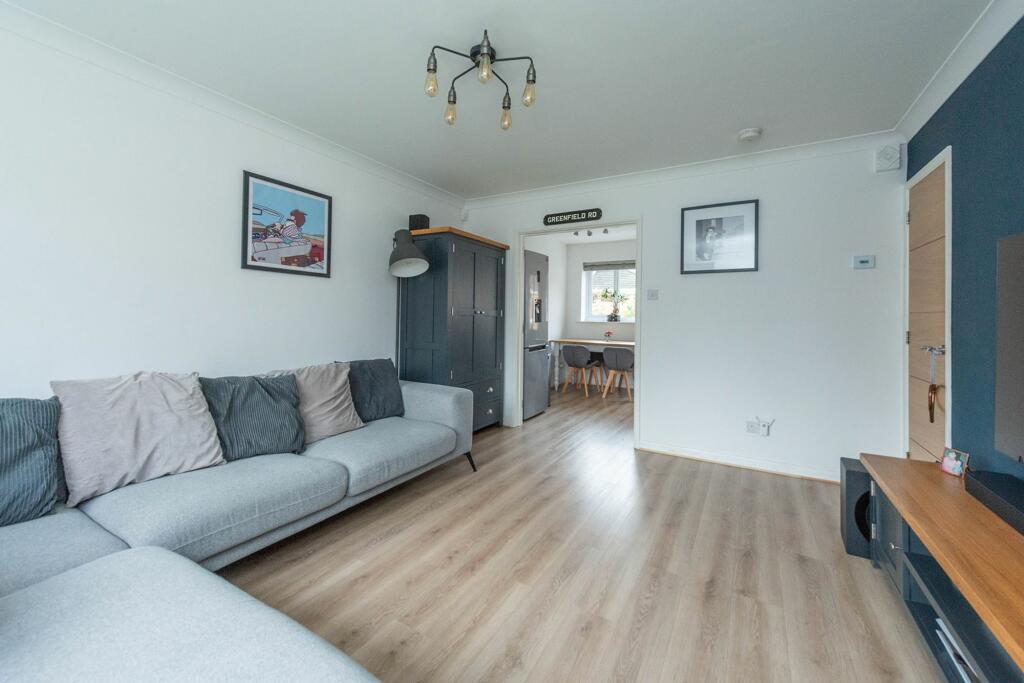 SITTING ROOM AND FITTED DINING KITCHEN
