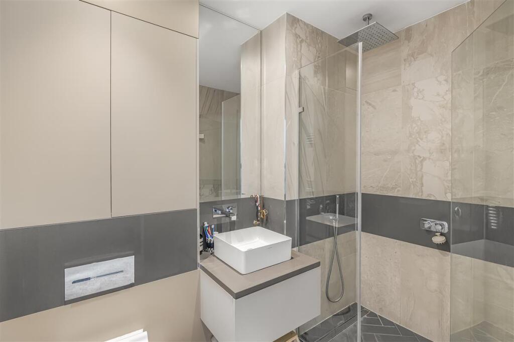 En Suite Bathroom