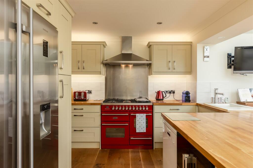 The Rise 11 Kitchen-3.jpg