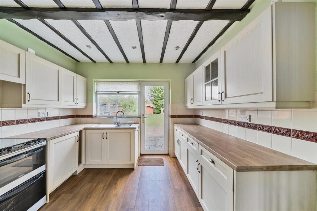 236 kitchen3.jpg
