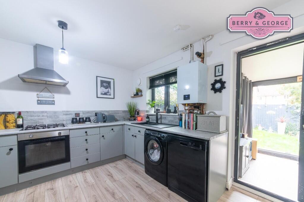 KITCHEN / DINER