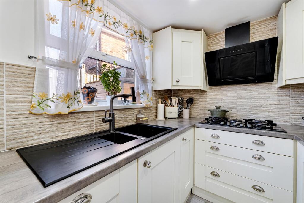 65 Hathersage Road kitchen.jpg