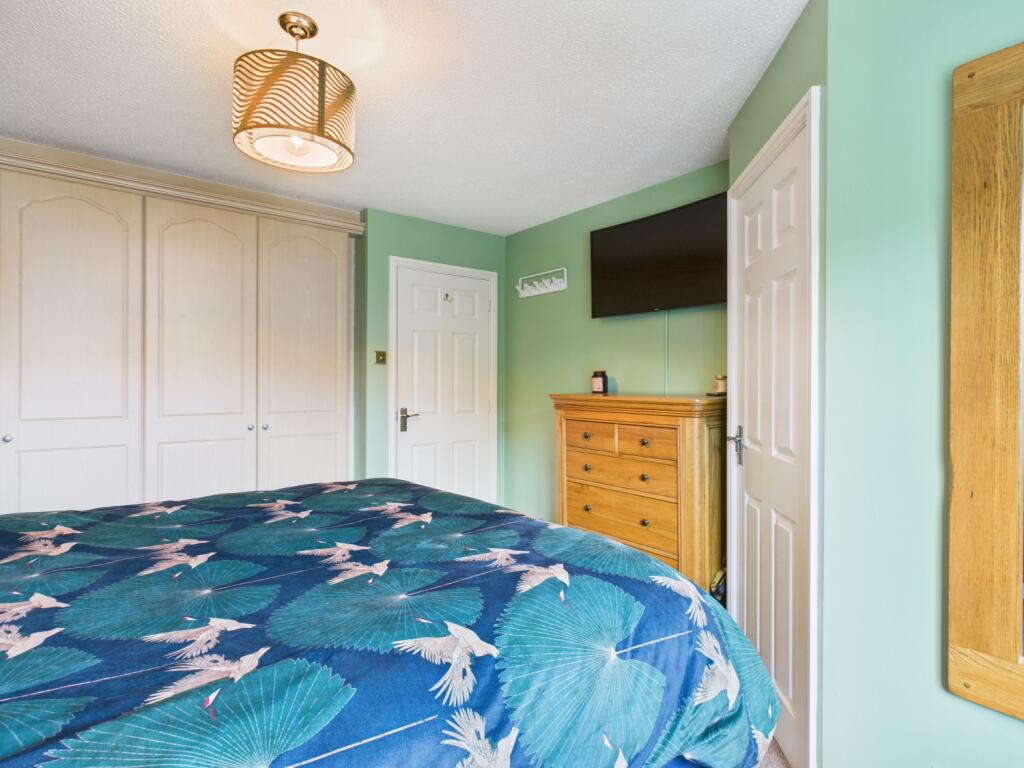 CAM03729G0-PR0185-STILL019