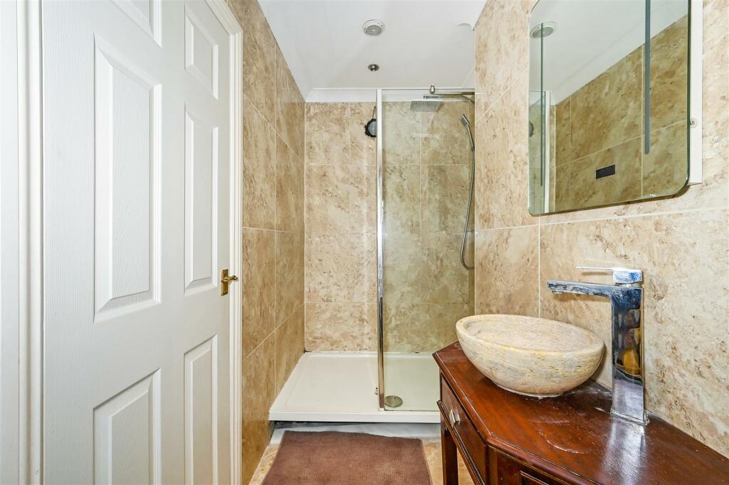 Ensuite to Bedroom 1
